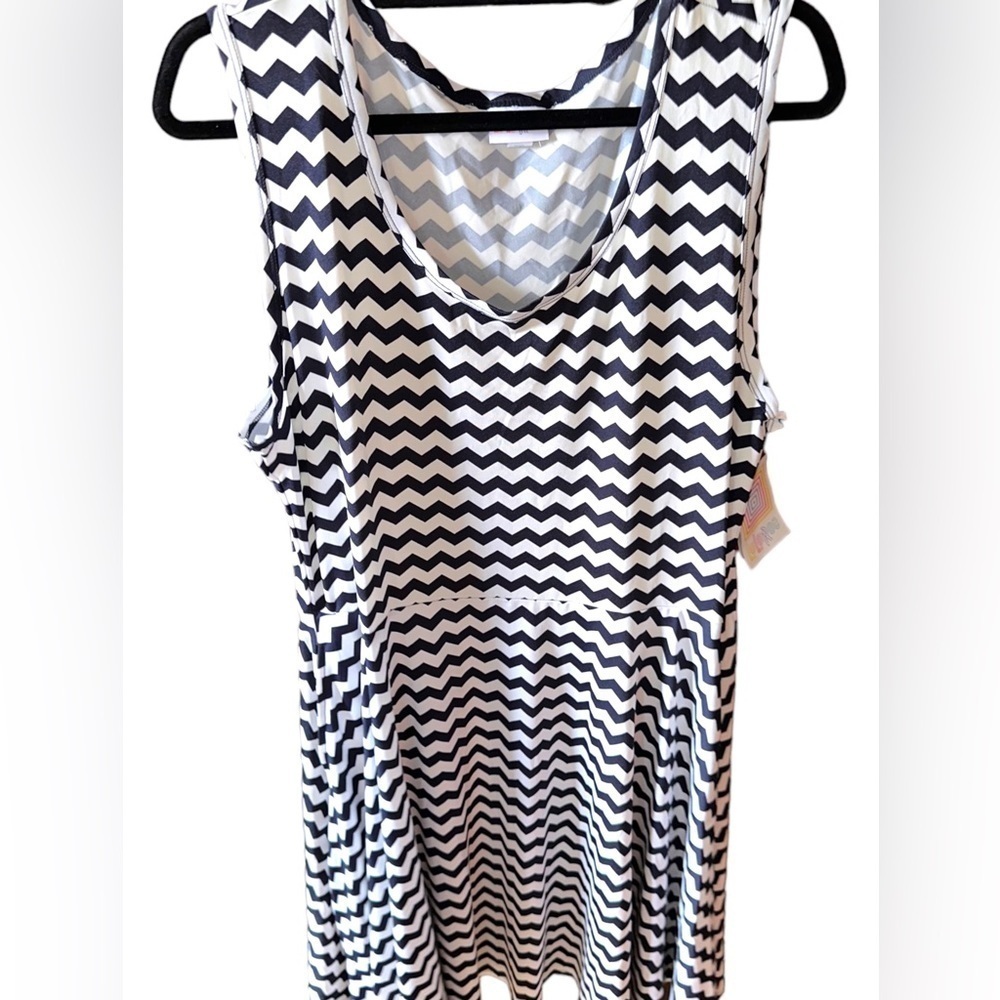 Lularoe 2X midnight blue and white Chevron print‎ sleeveless Nikki dress . NWT.